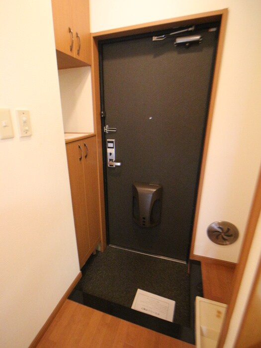 物件内観写真7　(玄関)