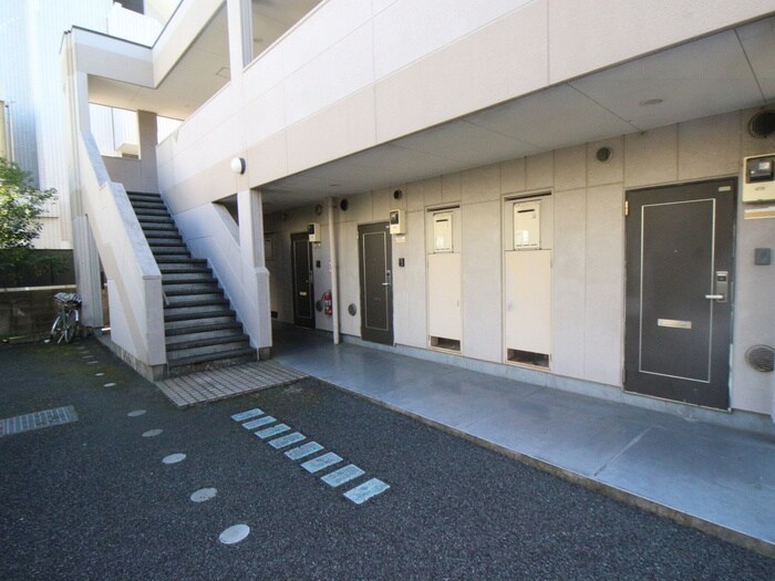 物件外観写真4　(エントランス部分)