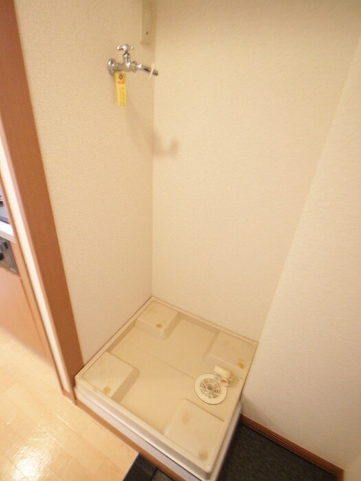 物件内観写真14　(洗濯機置場)