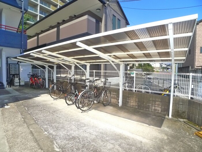 物件外観写真4　(駐輪場)