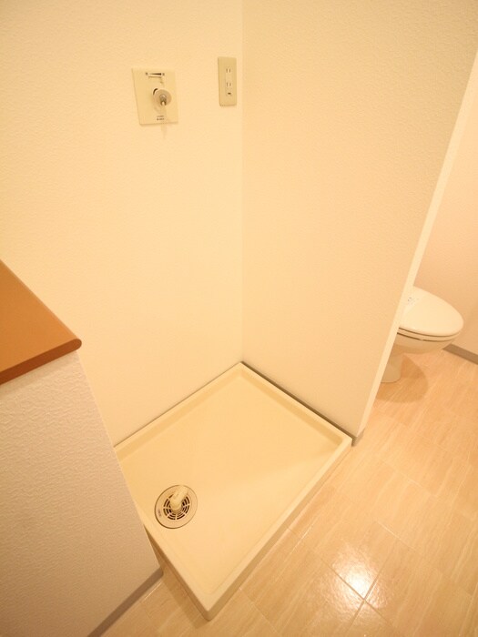 物件内観写真9　(洗濯機置場)