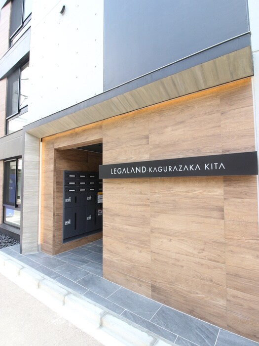 物件外観写真4　(エントランス部分)