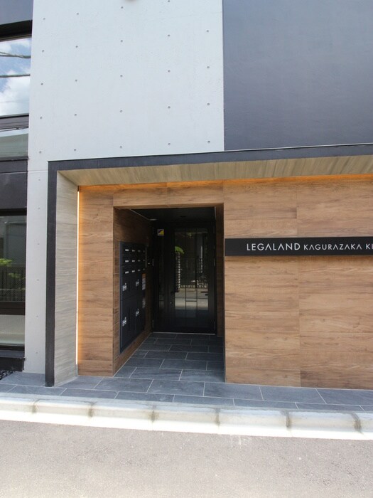 物件外観写真5　(エントランス部分)