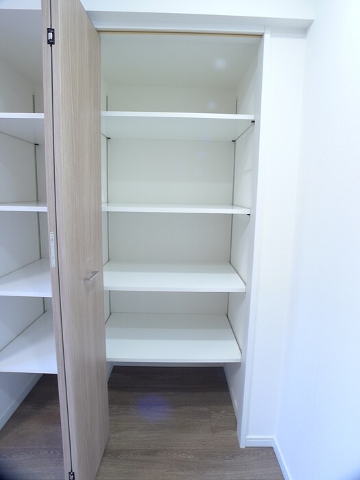 物件内観写真16　(収納)