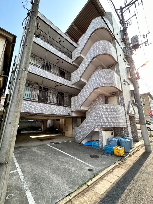 物件外観写真3　(駐車場)