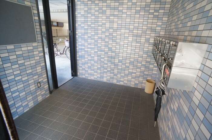 物件外観写真4　(エントランス部分)