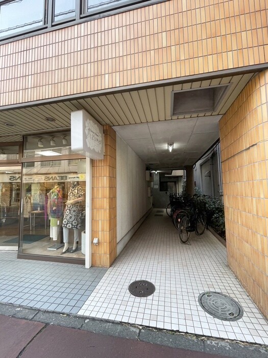 物件外観写真4　(エントランス部分)