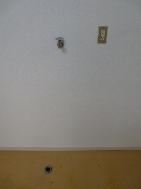 物件内観写真15　(洗濯機置場)