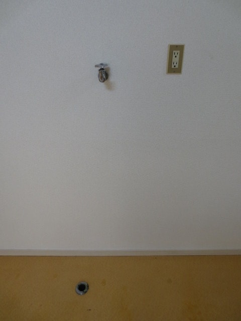 物件内観写真15　(洗濯機置場)