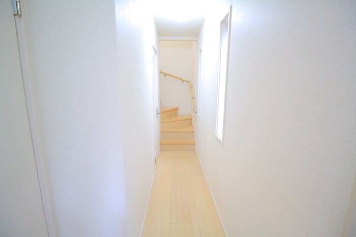 物件内観写真17　(廊下)