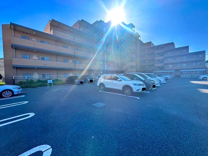 物件外観写真4　(駐車場)