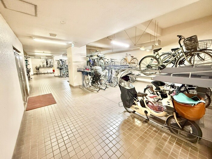 物件外観写真3　(駐輪場)