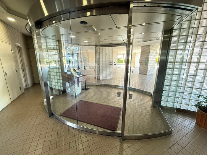 物件外観写真4　(エントランス部分)