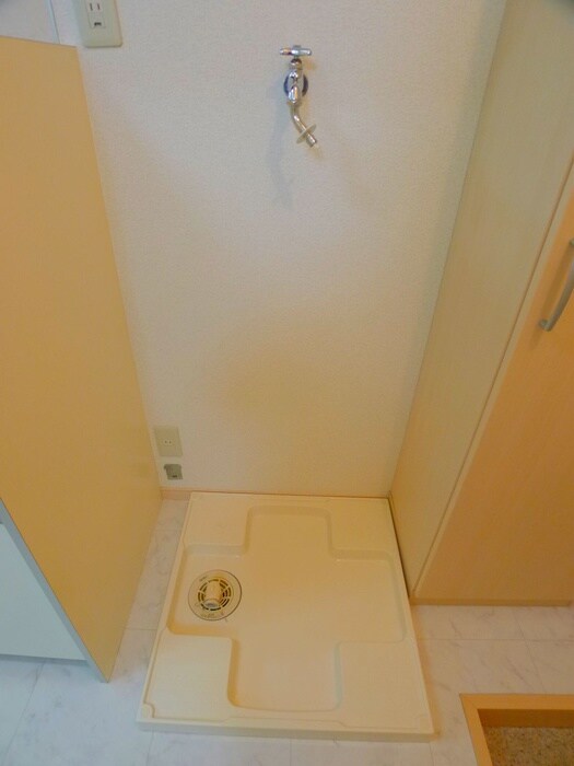 物件内観写真16　(洗濯機置場)