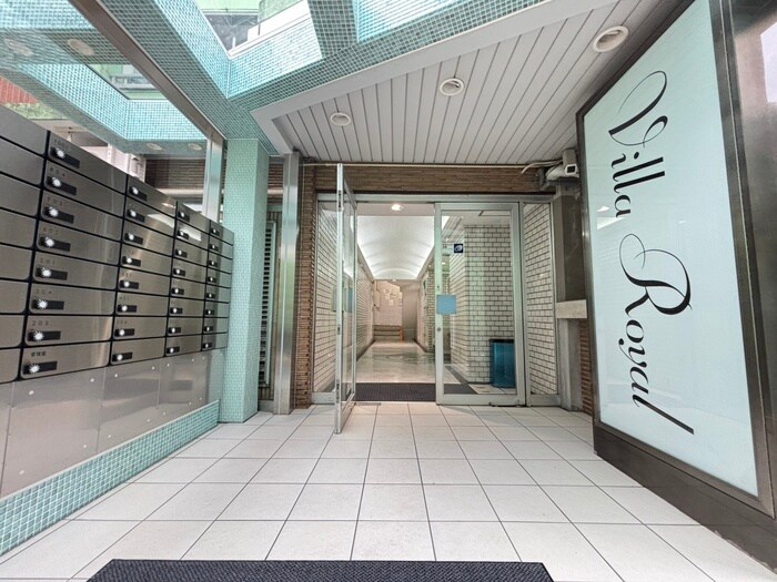 物件外観写真2　(エントランス部分)