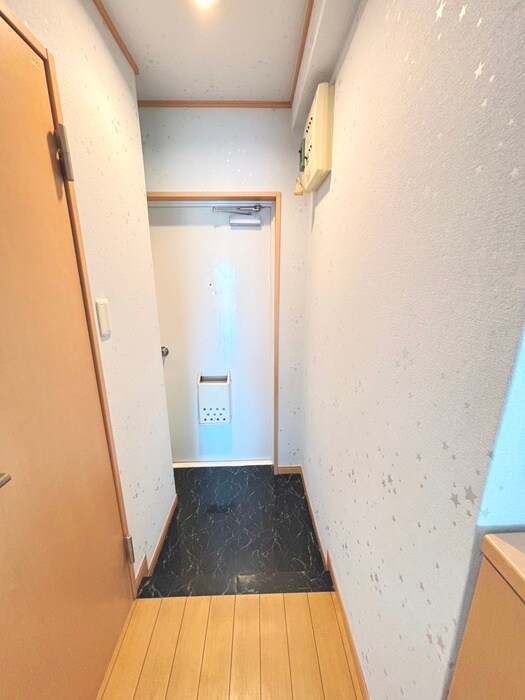 物件内観写真18　(玄関)