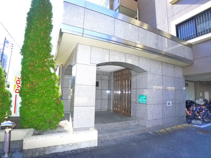 物件外観写真4　(エントランス部分)