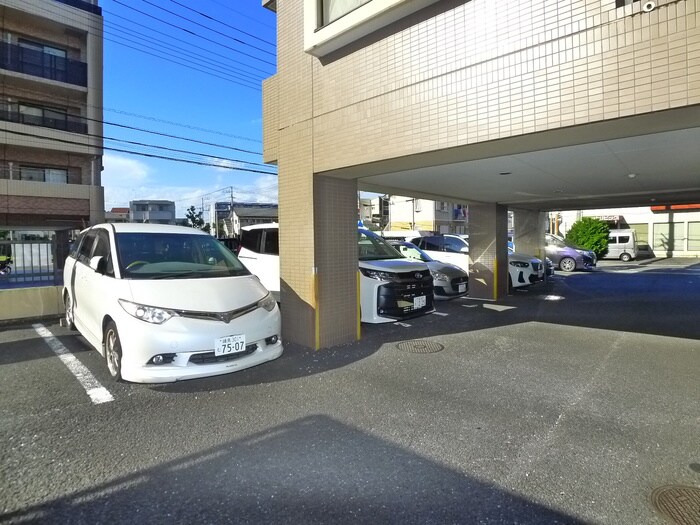 物件外観写真5　(駐車場)
