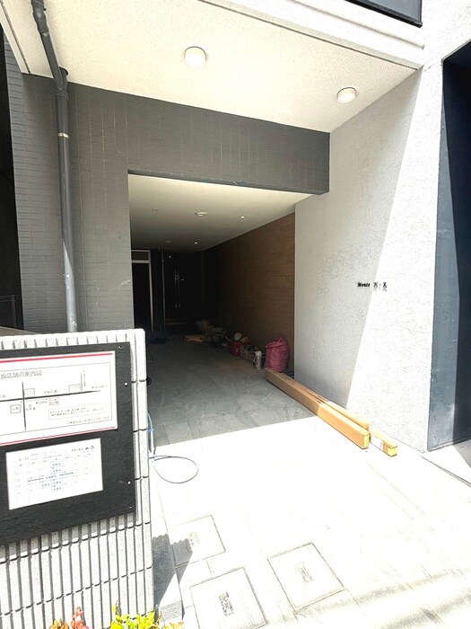 物件外観写真4　(エントランス部分)