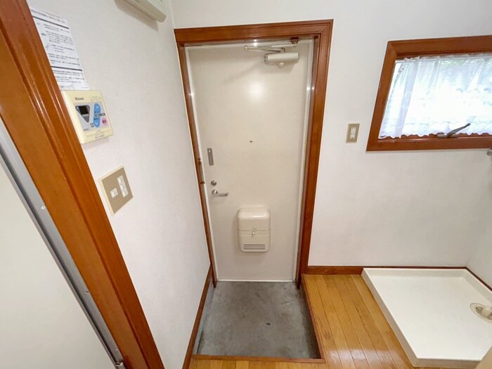 物件内観写真16　(玄関)