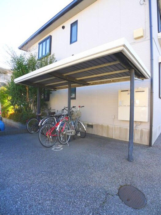 物件外観写真2　(駐輪場)