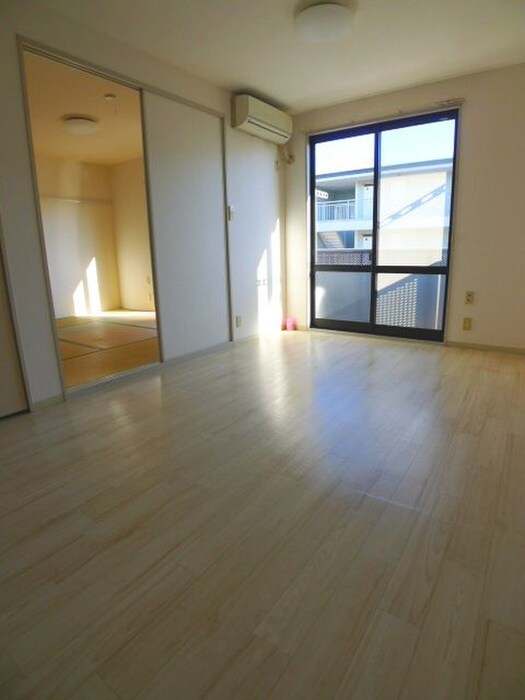 物件内観写真8　(居室)