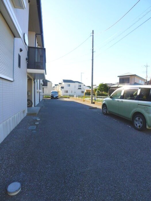 物件外観写真3　(駐車場)