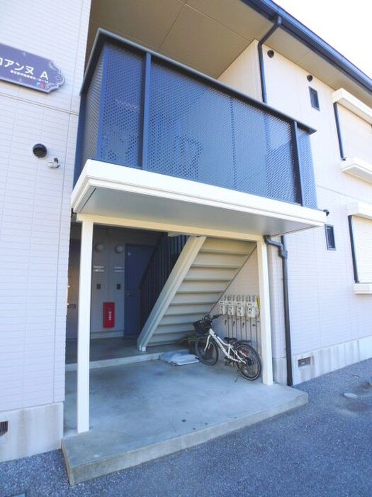 物件外観写真4　(エントランス部分)