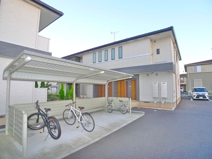 物件外観写真3　(駐輪場)