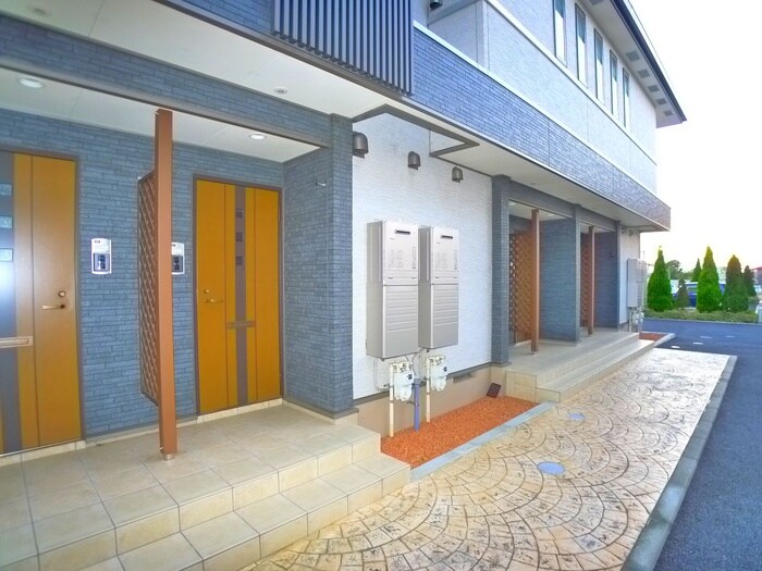 物件外観写真6　(エントランス部分)