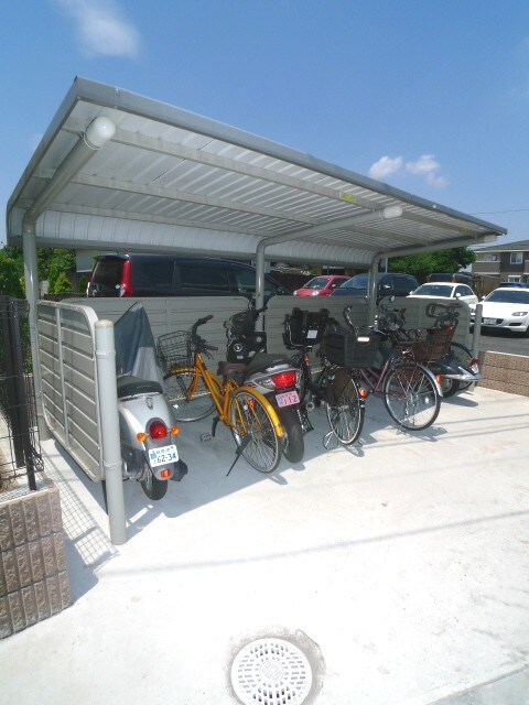 物件外観写真3　(駐輪場)
