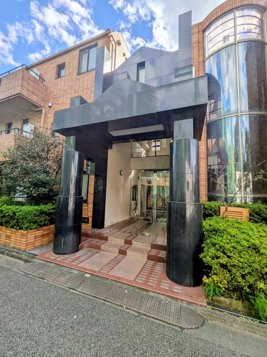 物件外観写真3　(エントランス部分)