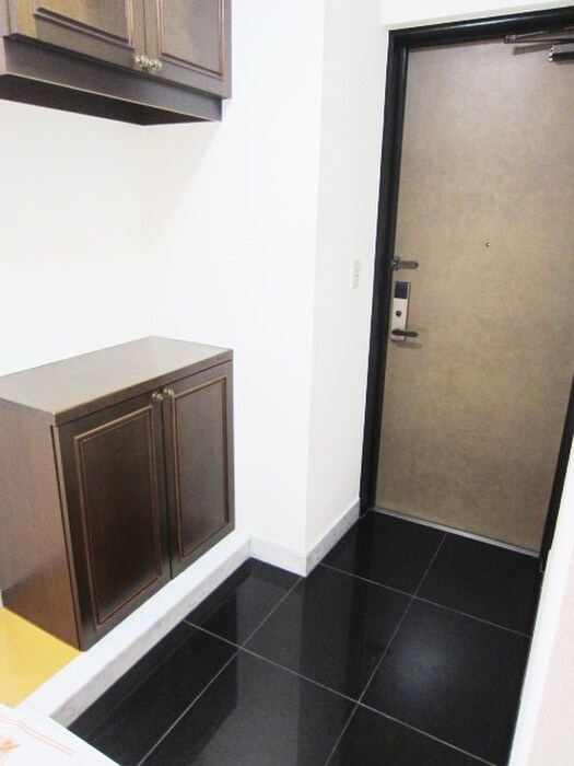 物件内観写真16　(玄関)