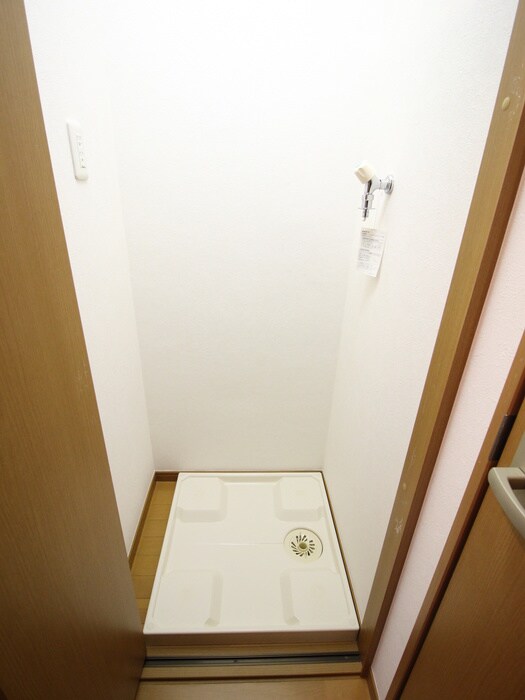 物件内観写真15　(洗濯機置場)