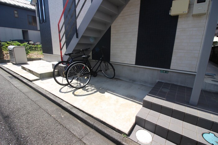 物件外観写真4　(駐輪場)