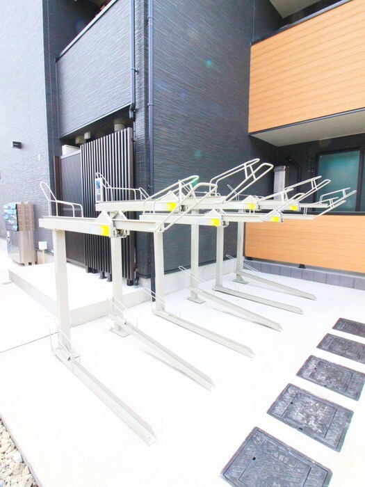 物件外観写真5　(駐輪場)