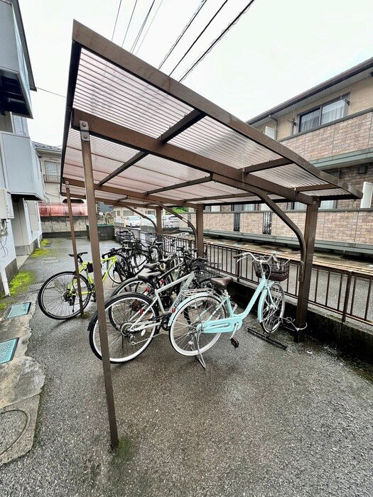 物件外観写真3　(駐輪場)