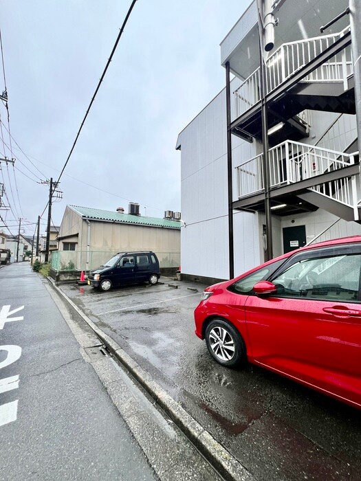 物件外観写真5　(駐車場)