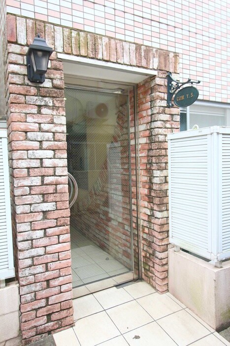 物件外観写真4　(エントランス部分)