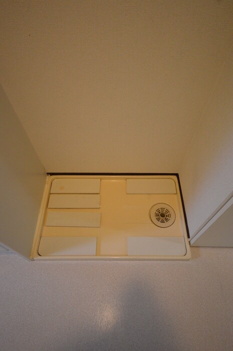 物件内観写真10　(洗濯機置場)