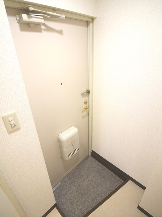 物件内観写真17　(玄関)