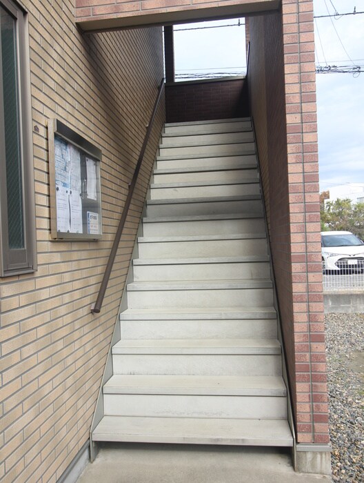 物件外観写真4　(エントランス部分)