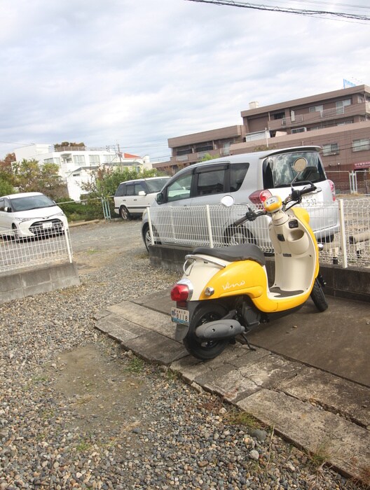 物件外観写真5　(駐輪場)