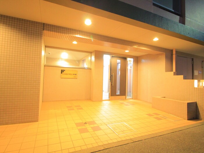 物件外観写真2　(エントランス部分)