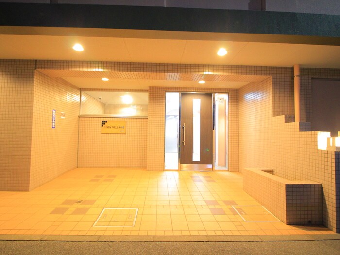 物件外観写真6　(エントランス部分)