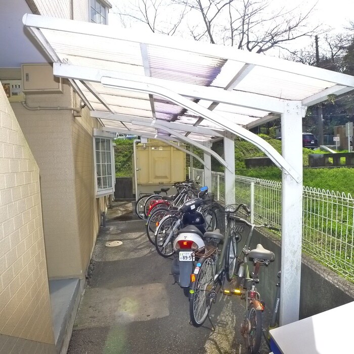 物件外観写真5　(駐輪場)