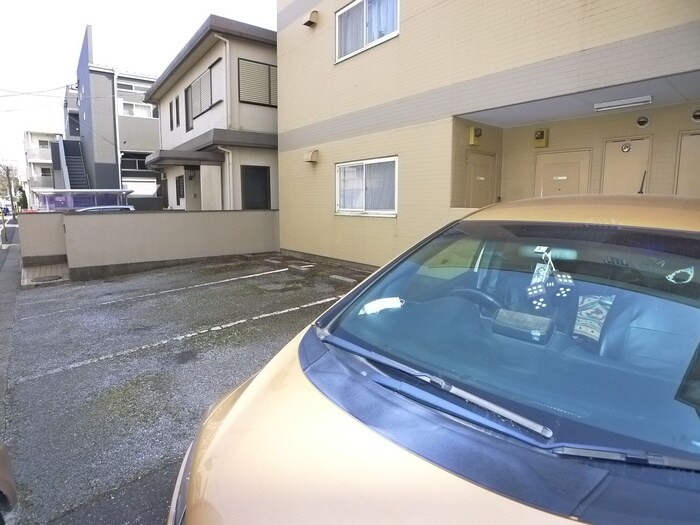 物件外観写真6　(駐車場)