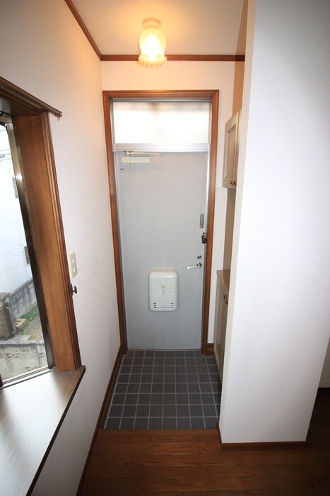 物件内観写真16　(玄関)