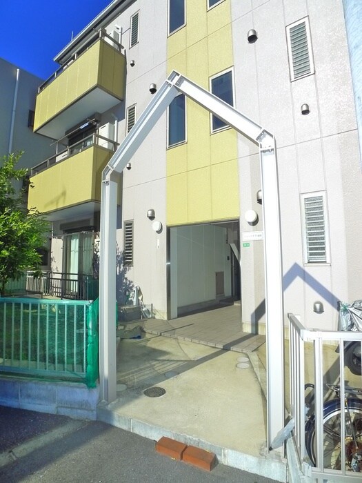 物件外観写真3　(エントランス部分)