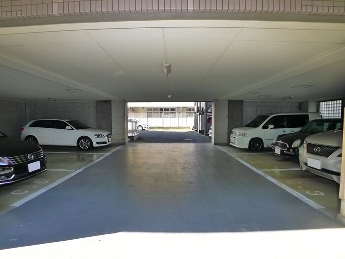 物件外観写真3　(駐車場)